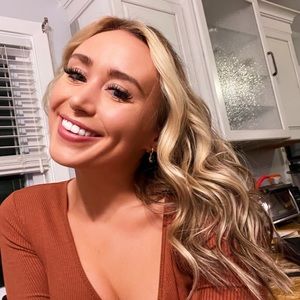 Meet your Posher, Hallie